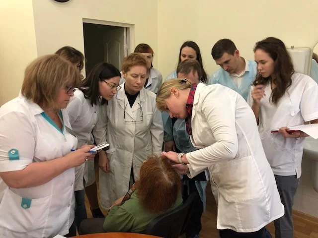 Медицинские специалисты проходят обучение новым методикам ранней диагностики рака кожи