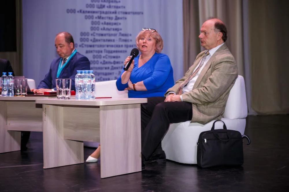 Более 400 специалистов со всего региона приняли участие во Всероссийской конференции «Дентальная палитра»