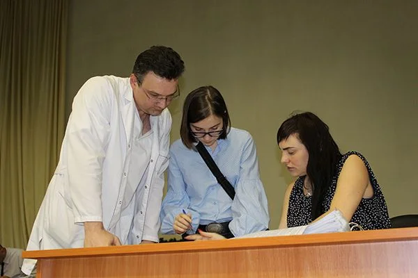 Около двухсот выпускников школ региона получили целевые направления в медицинские вузы страны