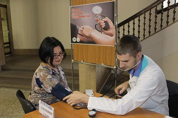 Более тысячи жителей региона проверили давление и сделали биохимический анализ крови