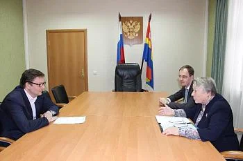 Заместитель председателя правительства поблагодарил Лидию Чашину за плодотворную деятельность Заместитель председателя правительства поблагодарил Лидию Чашину за плодотворную деятельность